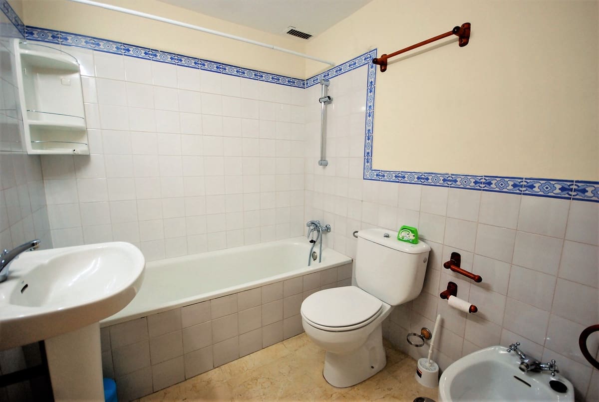 2 soveværelse Lejlighed til salg i Guadalmina med swimmingpool - € 395.000 (Ref: 9670896)