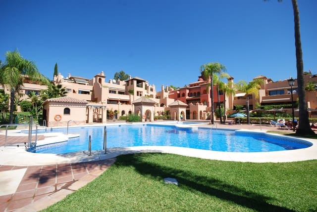 2 chambre Appartement à vendre à Atalaya-Isdabe, Estepona avec piscine garage - 435 000 € (Ref: 9687448)