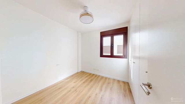 Appartement de 2 chambres à louer à Estepona avec piscine garage - 1 600 € (Ref: 9702108)