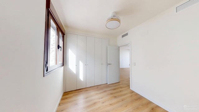 Appartement de 2 chambres à louer à Estepona avec piscine garage - 1 600 € (Ref: 9702108)