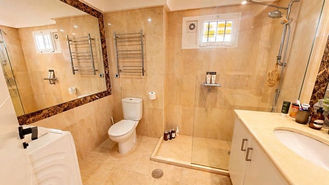 2 soveværelse Lejlighed til salg i Atalaya-Isdabe, Estepona med swimmingpool - € 350.000 (Ref: 9744169)