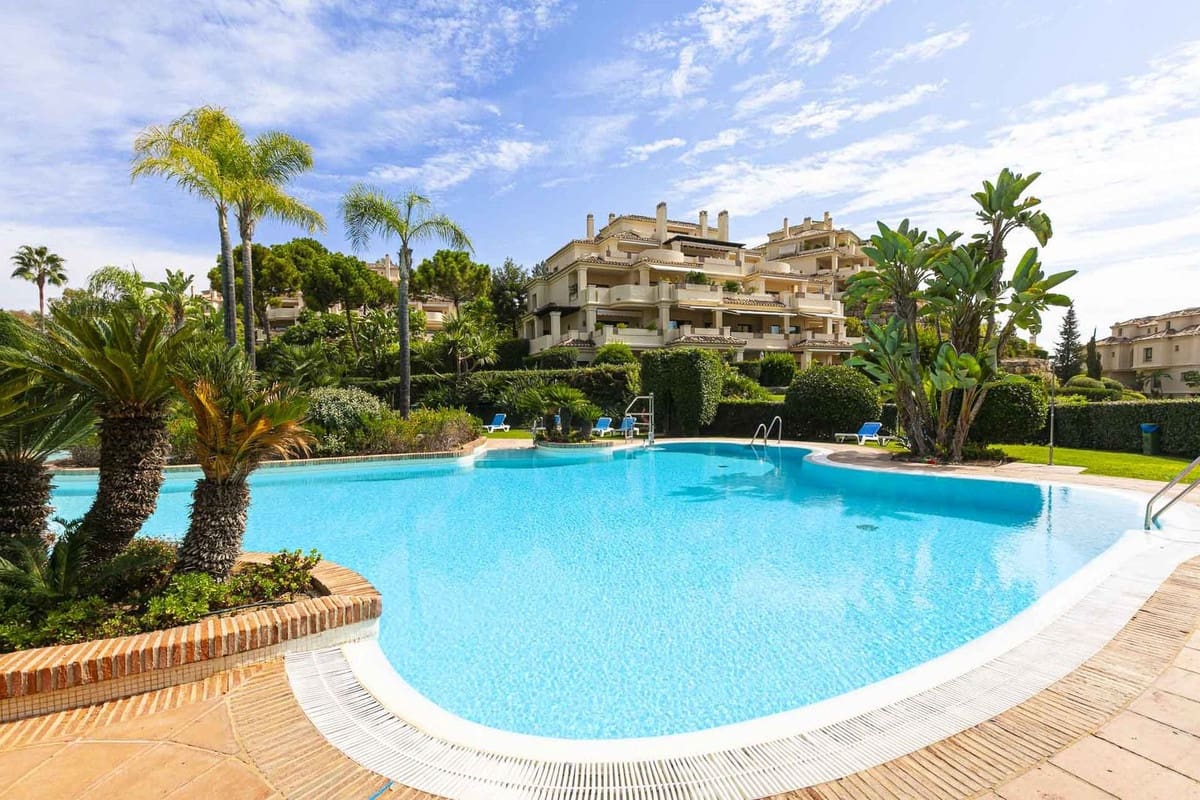 3 soverom Leilighet til salgs i Benahavis med svømmebasseng garasje - € 880 000 (Ref: 9804534)