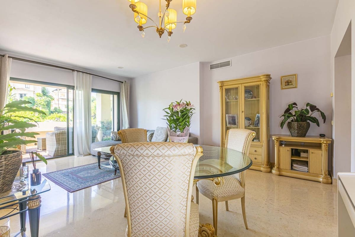 3 bedroom Apartment for sale in Benahavis with pool garage - € 880,000 (Ref: 9804534)