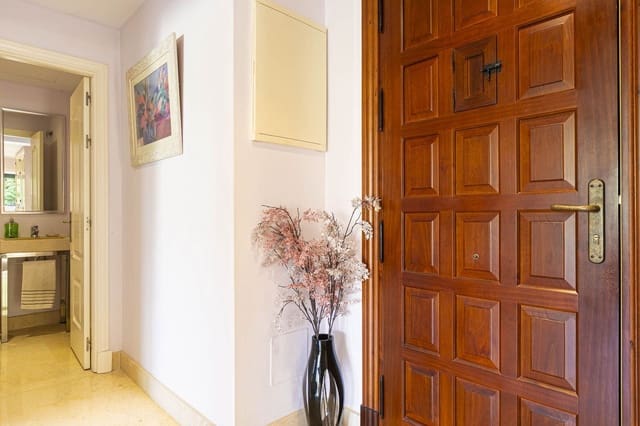Apartamento de 3 habitaciones en Benahavís en venta con piscina garaje - 880.000 € (Ref: 9804534)