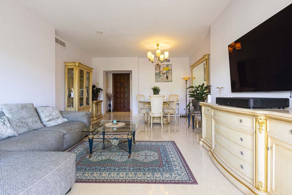 3 bedroom Apartment for sale in Benahavis with pool garage - € 880,000 (Ref: 9804534)