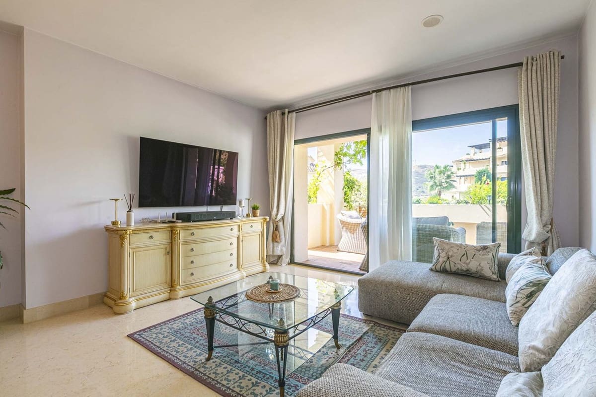 3 bedroom Apartment for sale in Benahavis with pool garage - € 880,000 (Ref: 9804534)