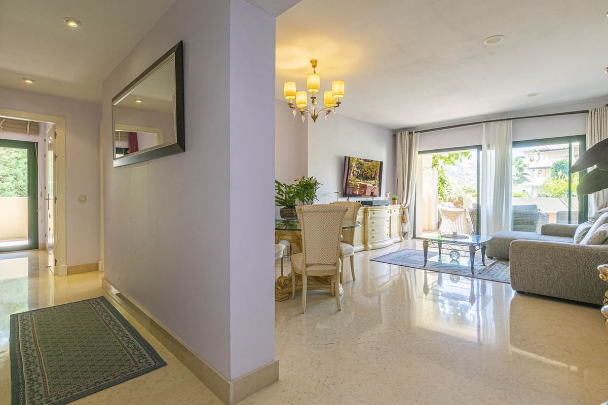 3 bedroom Apartment for sale in Benahavis with pool garage - € 880,000 (Ref: 9804534)