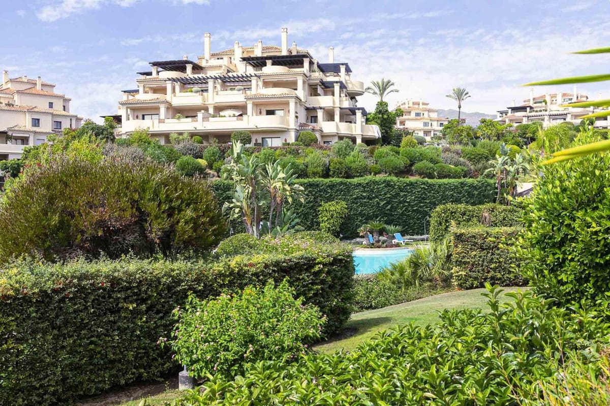 3 bedroom Apartment for sale in Benahavis with pool garage - € 880,000 (Ref: 9804534)