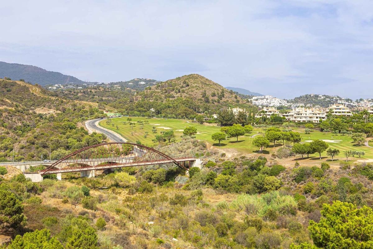 3 bedroom Apartment for sale in Benahavis with pool garage - € 880,000 (Ref: 9804534)