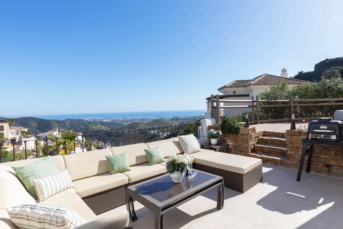 4 bedroom Villa for sale in Benahavis with pool garage - € 1,595,000 (Ref: 9829361)