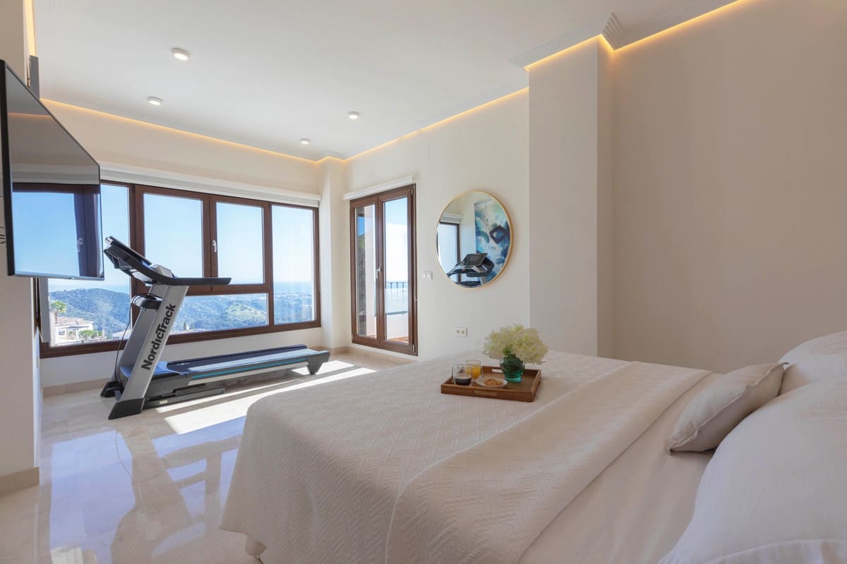 4 bedroom Villa for sale in Benahavis with pool garage - € 1,595,000 (Ref: 9829361)