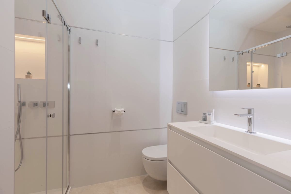 4 bedroom Villa for sale in Benahavis with pool garage - € 1,595,000 (Ref: 9829361)