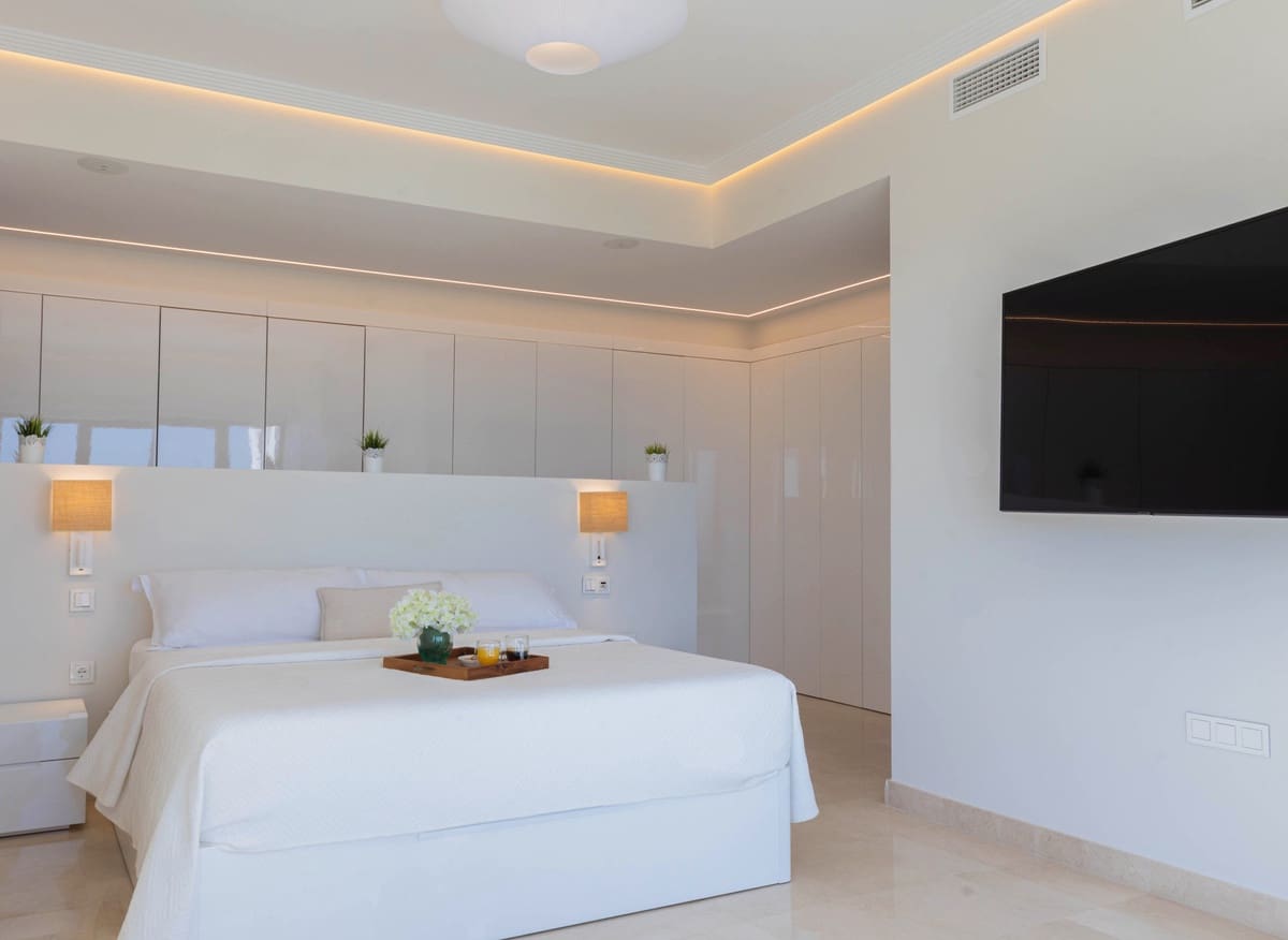 4 bedroom Villa for sale in Benahavis with pool garage - € 1,595,000 (Ref: 9829361)