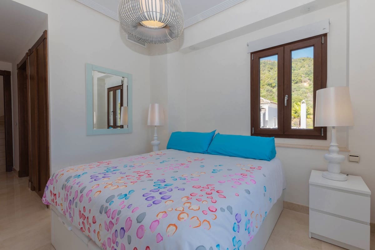 4 bedroom Villa for sale in Benahavis with pool garage - € 1,595,000 (Ref: 9829361)