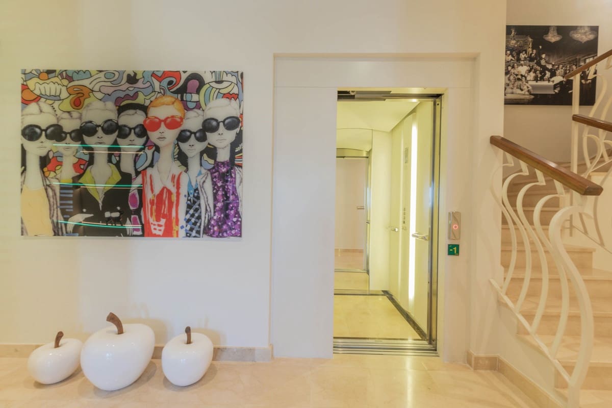 4 bedroom Villa for sale in Benahavis with pool garage - € 1,595,000 (Ref: 9829361)