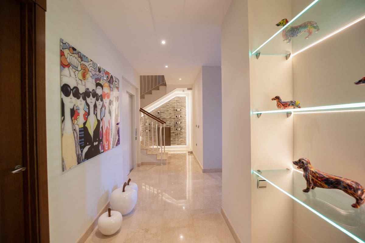 4 bedroom Villa for sale in Benahavis with pool garage - € 1,595,000 (Ref: 9829361)
