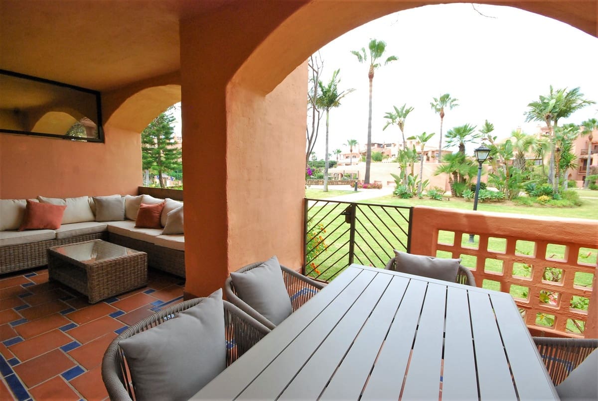 2 sovrum Lägenhet till salu i Estepona med pool garage - 450 000 € (Ref: 9846623)