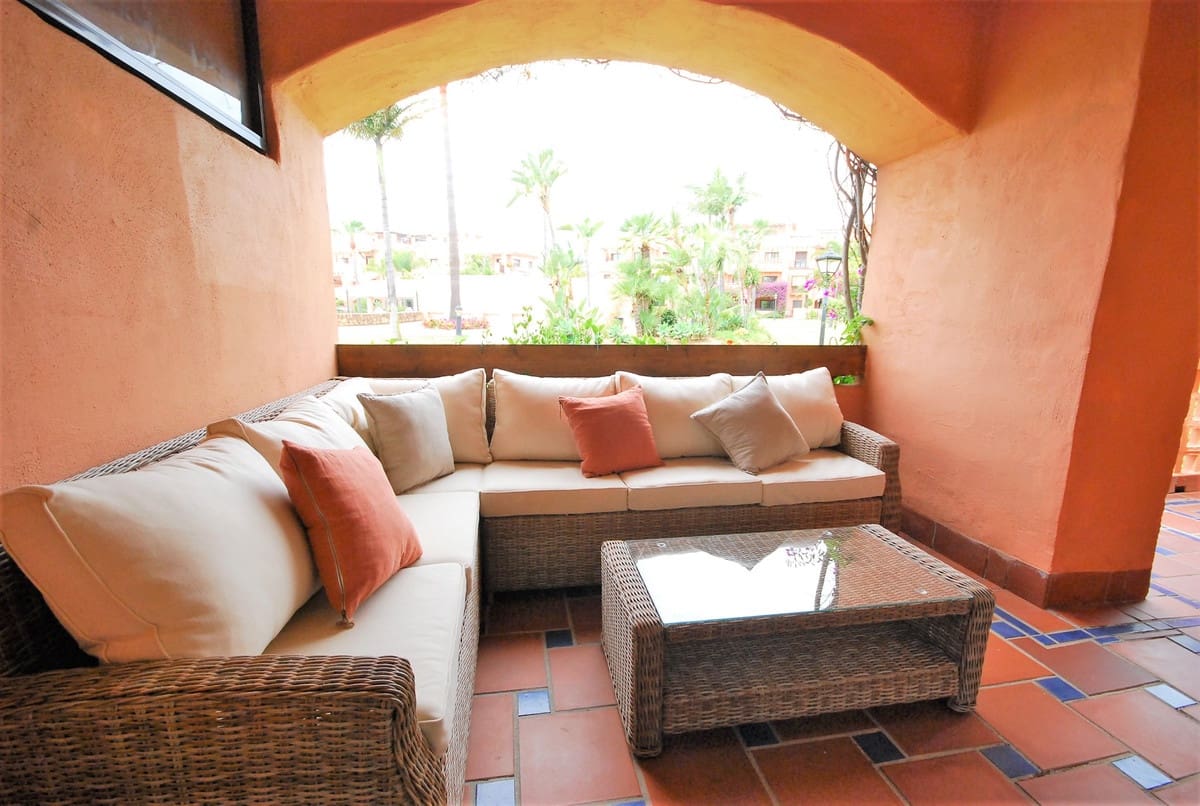 2 bedroom Apartment for sale in Estepona with pool garage - € 450,000 (Ref: 9846623)
