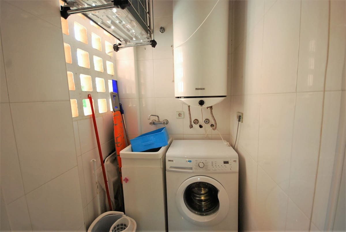 2 bedroom Apartment for sale in Estepona with pool garage - € 450,000 (Ref: 9846623)