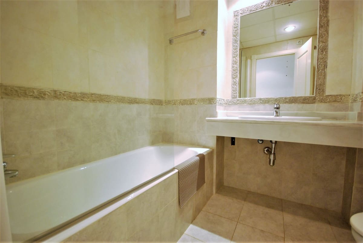 2 bedroom Apartment for sale in Estepona with pool garage - € 450,000 (Ref: 9846623)