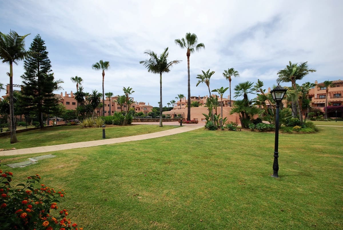 2 bedroom Apartment for sale in Estepona with pool garage - € 450,000 (Ref: 9846623)