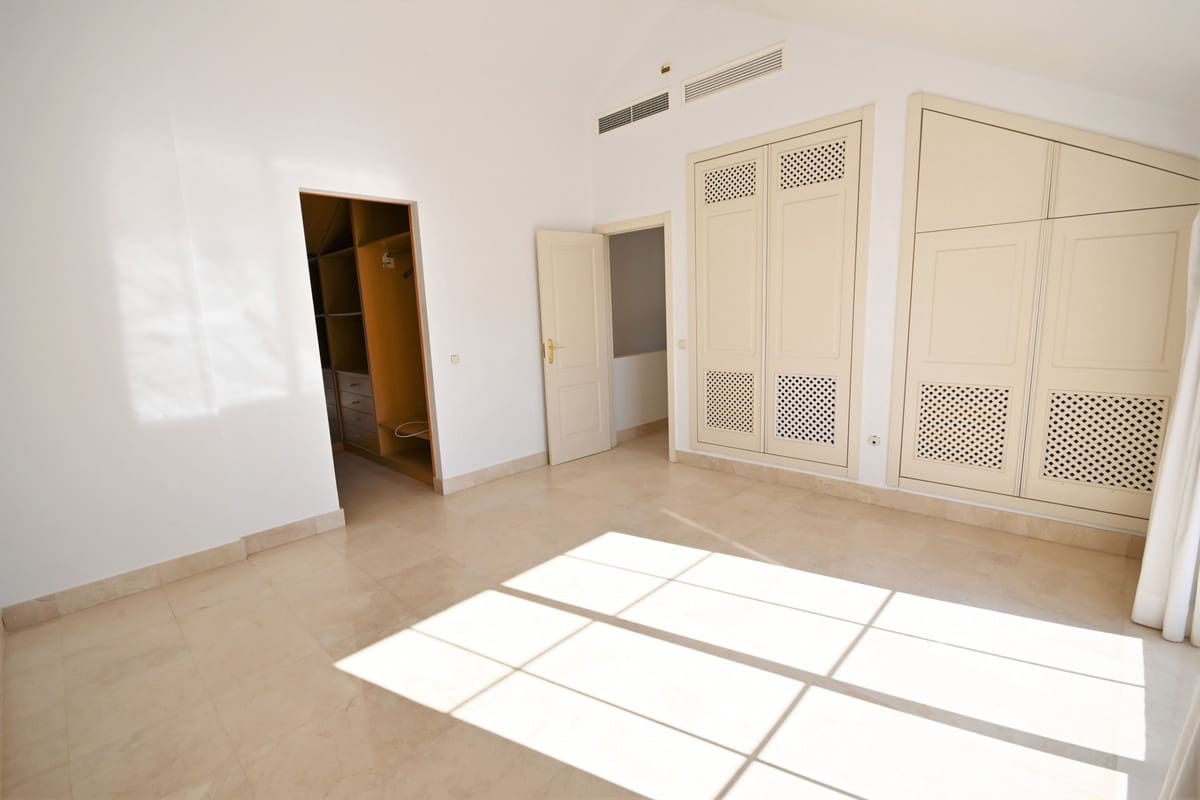 3 bedroom Penthouse for rent in Guadalmina with pool garage - € 2,500 (Ref: 9860280)