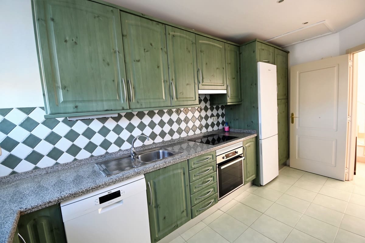 3 bedroom Penthouse for rent in Guadalmina with pool garage - € 2,500 (Ref: 9860280)