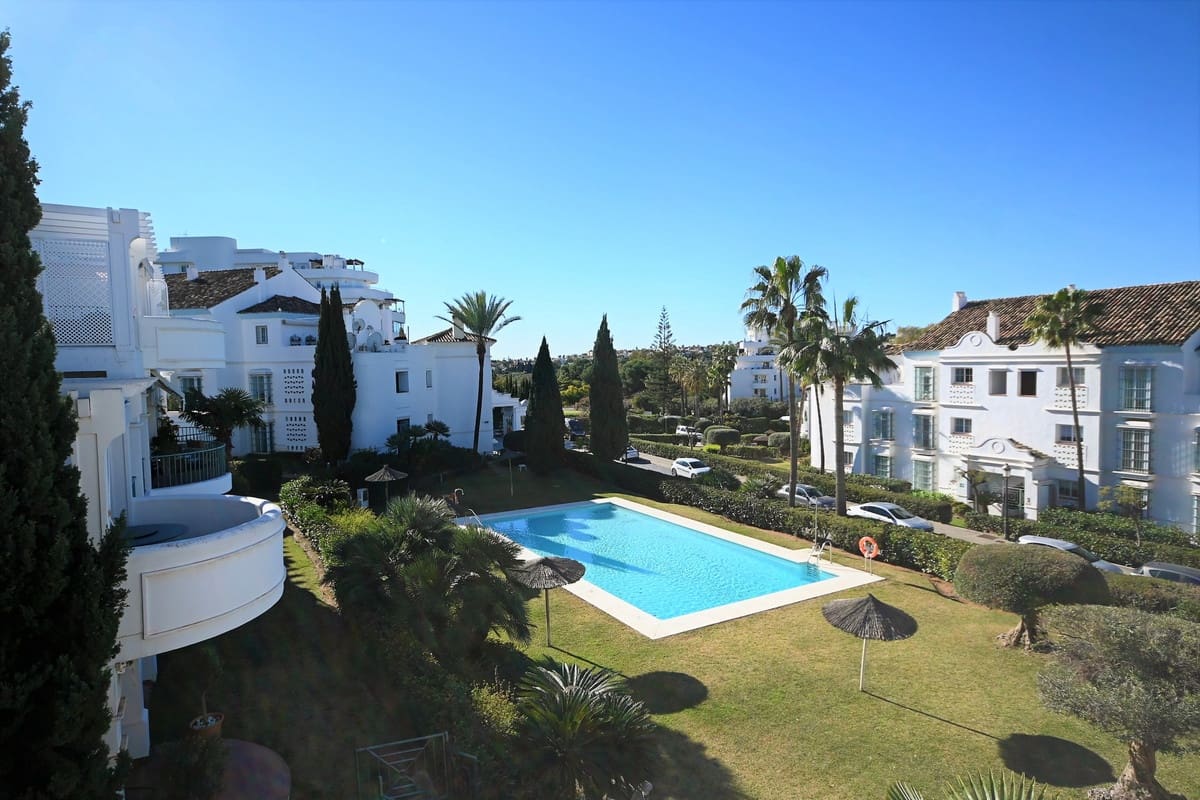 3 bedroom Penthouse for rent in Guadalmina with pool garage - € 2,500 (Ref: 9860280)