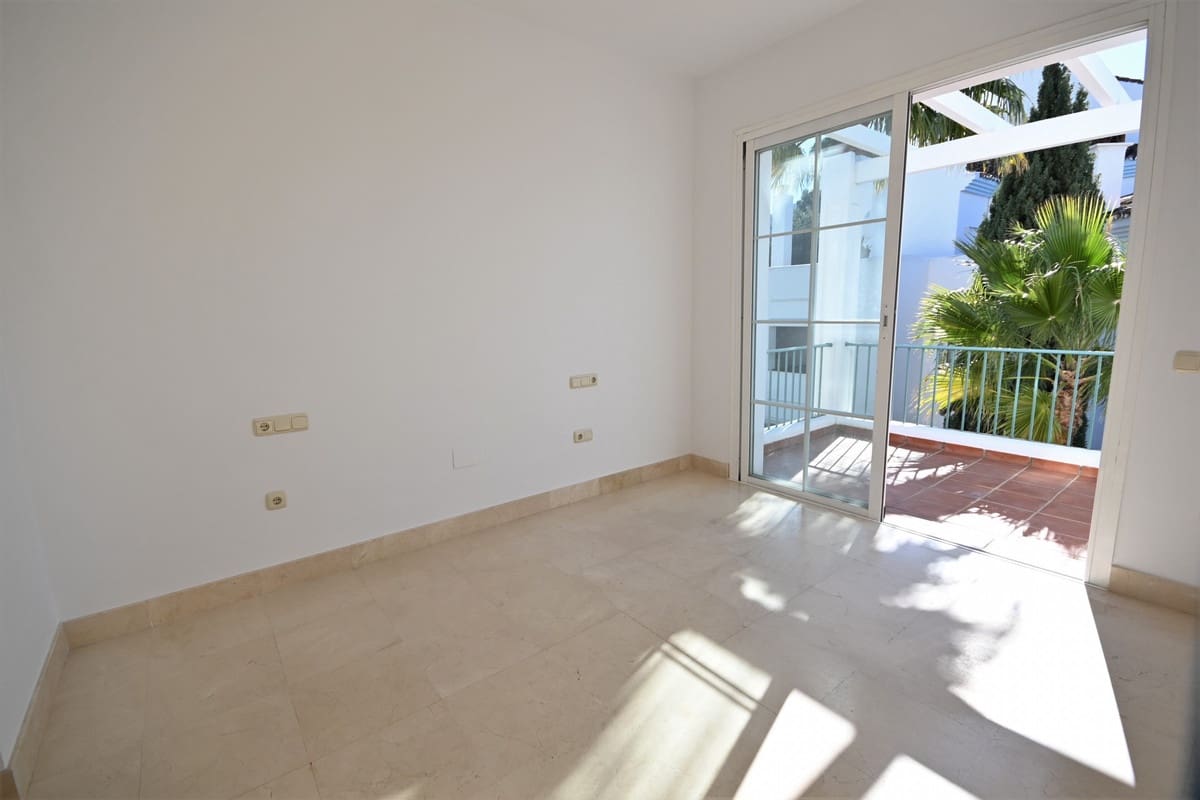 3 bedroom Penthouse for rent in Guadalmina with pool garage - € 2,500 (Ref: 9860280)