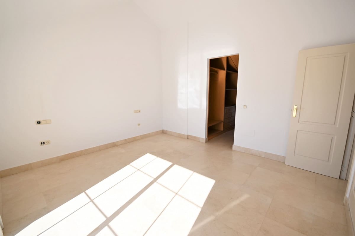 3 bedroom Penthouse for rent in Guadalmina with pool garage - € 2,500 (Ref: 9860280)