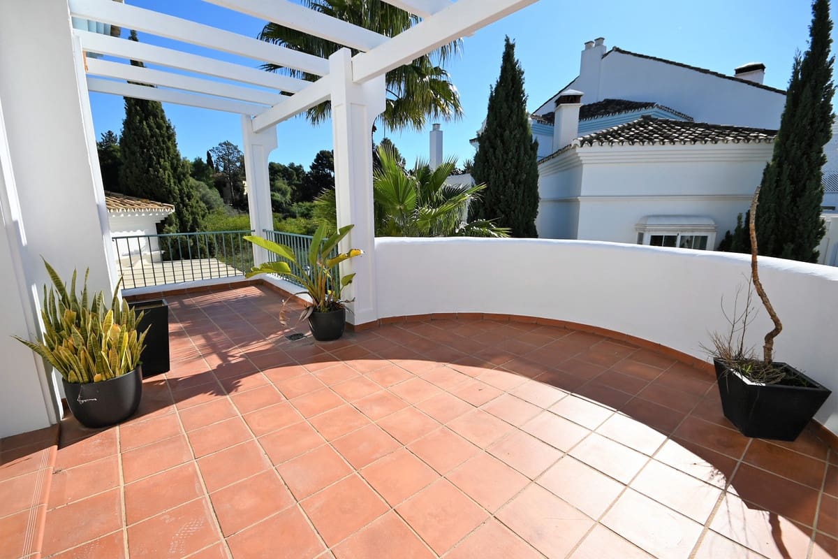 3 bedroom Penthouse for rent in Guadalmina with pool garage - € 2,500 (Ref: 9860280)