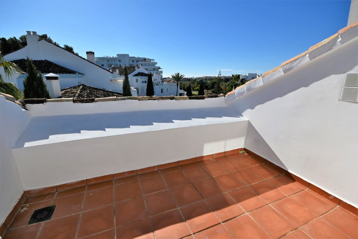 3 bedroom Penthouse for rent in Guadalmina with pool garage - € 2,500 (Ref: 9860280)