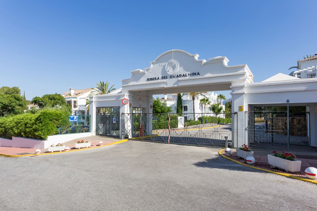 3 bedroom Penthouse for rent in Guadalmina with pool garage - € 2,500 (Ref: 9860280)