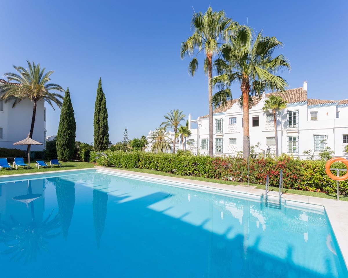 3 bedroom Penthouse for rent in Guadalmina with pool garage - € 2,500 (Ref: 9860280)