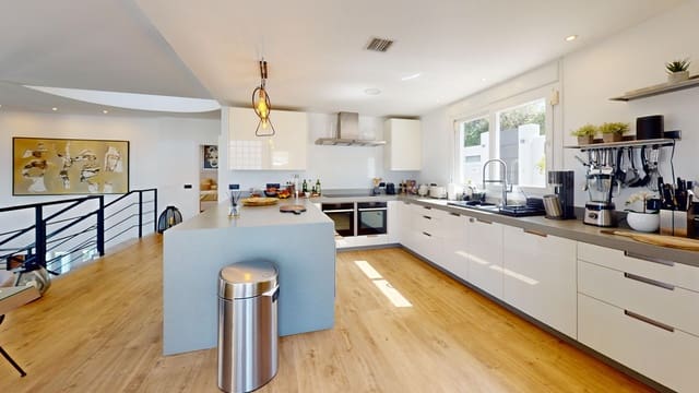 4 chambre Villa/Maison à vendre à San Pedro de Alcantara, Marbella avec piscine garage - 1 650 000 € (Ref: 9913342)