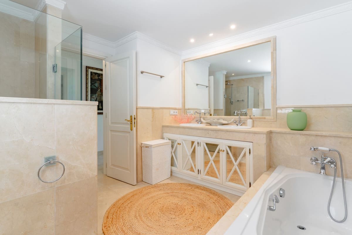 5 slaapkamer Villa te huur in Guadalmina met zwembad garage - € 35.000 (Ref: 9920611)