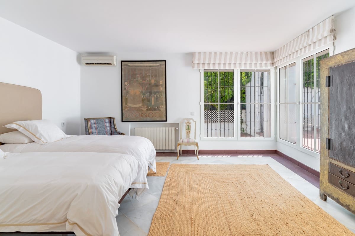 5 slaapkamer Villa te huur in Guadalmina met zwembad garage - € 35.000 (Ref: 9920611)