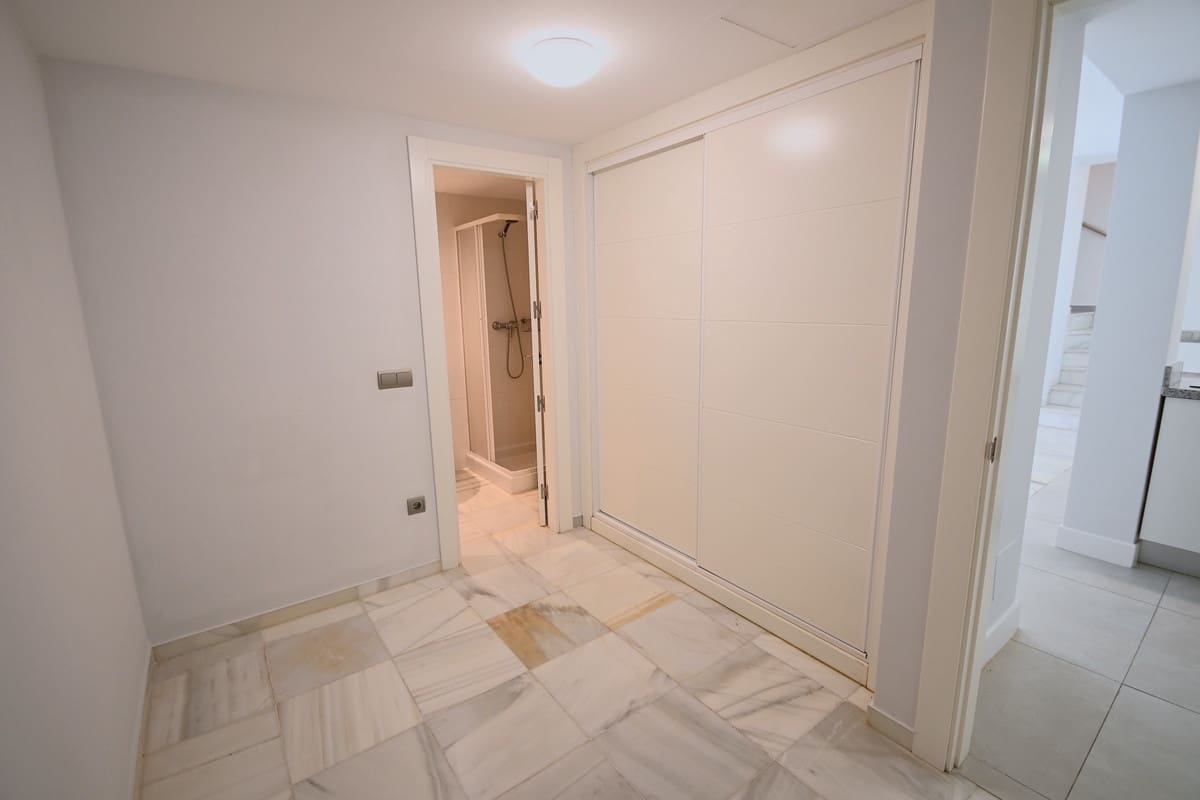 5 sypialnia Dom do wynajęcia w Guadalmina z basenem garażem - 3 500 € (Ref: 9942704)