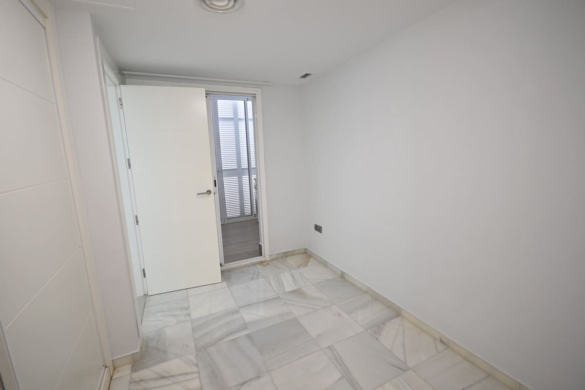 5 sypialnia Dom do wynajęcia w Guadalmina z basenem garażem - 3 500 € (Ref: 9942704)