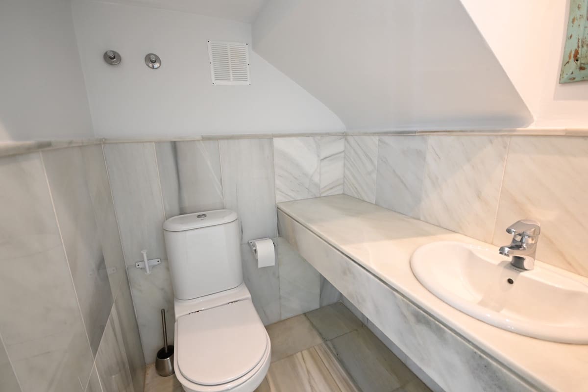 5 sypialnia Dom do wynajęcia w Guadalmina z basenem garażem - 3 500 € (Ref: 9942704)