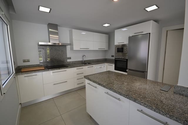 5 sypialnia Dom do wynajęcia w Guadalmina Baja, Marbella z basenem garażem - 3 500 € (Ref: 9942704)