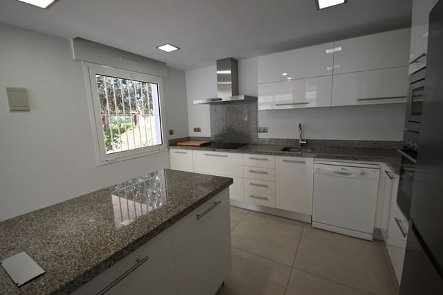 5 sypialnia Dom do wynajęcia w Guadalmina Baja, Marbella z basenem garażem - 3 500 € (Ref: 9942704)