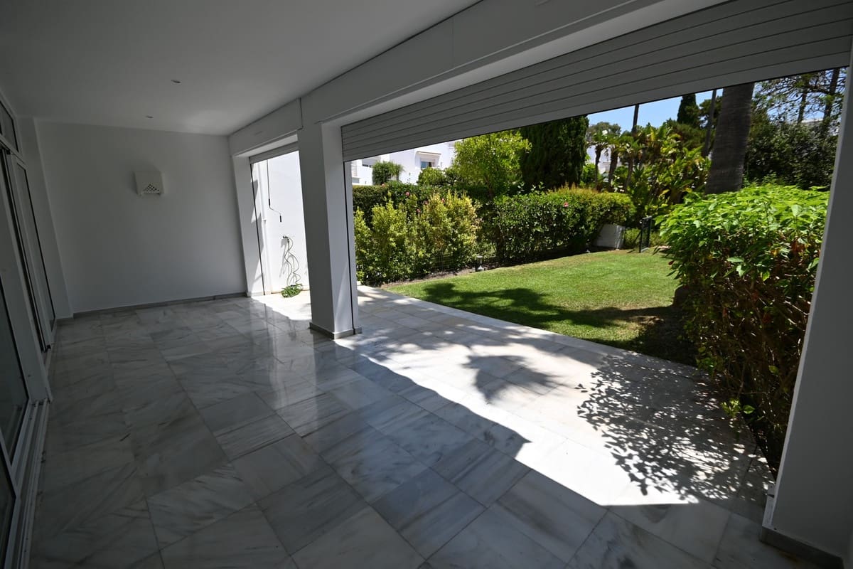 5 sypialnia Dom do wynajęcia w Guadalmina z basenem garażem - 3 500 € (Ref: 9942704)