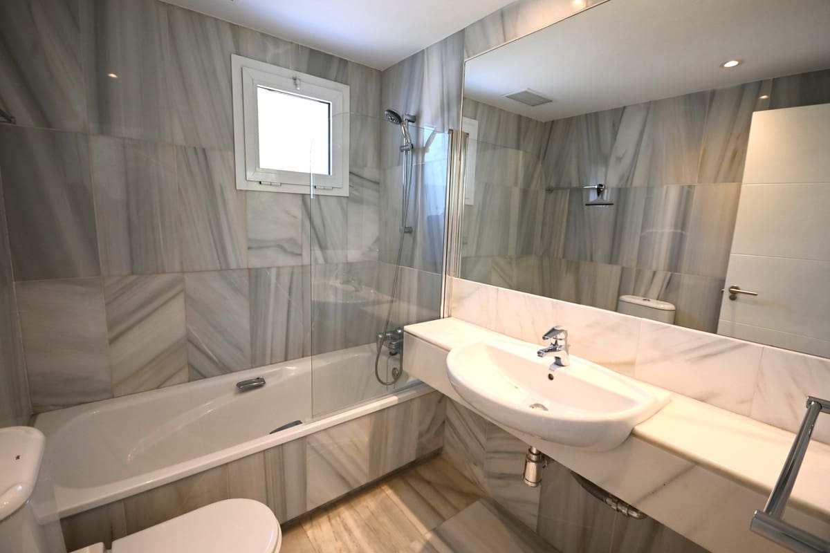 5 sypialnia Dom do wynajęcia w Guadalmina z basenem garażem - 3 500 € (Ref: 9942704)