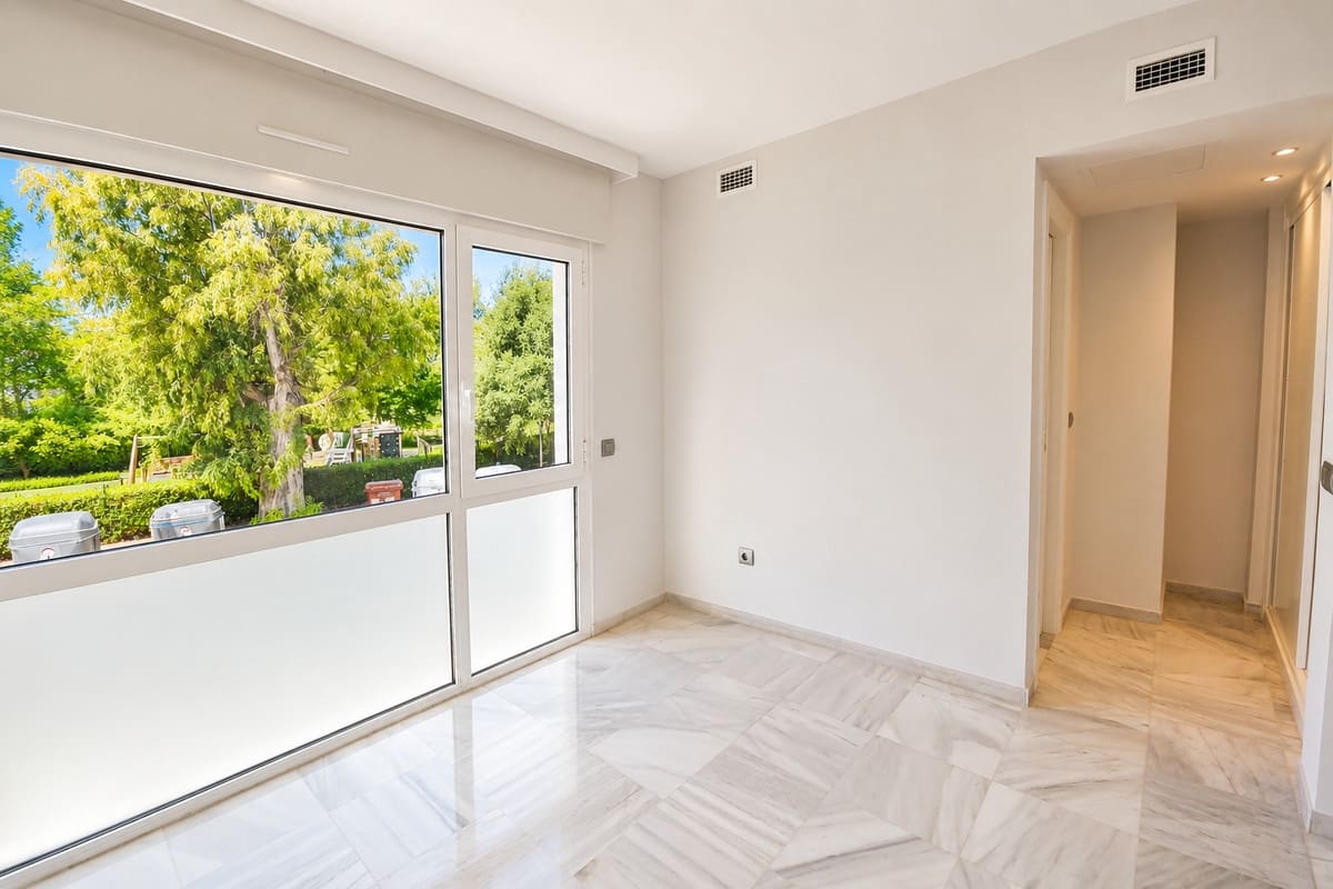 5 sypialnia Dom do wynajęcia w Guadalmina z basenem garażem - 3 500 € (Ref: 9942704)