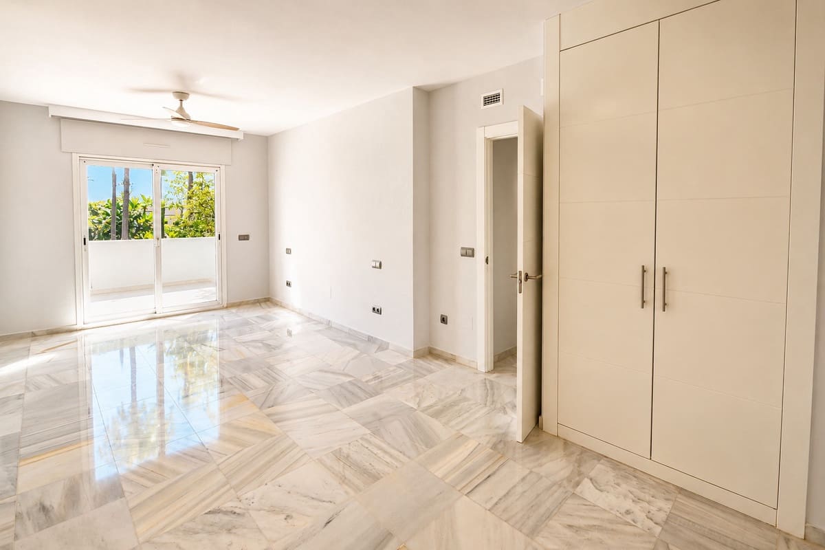 5 sypialnia Dom do wynajęcia w Guadalmina z basenem garażem - 3 500 € (Ref: 9942704)
