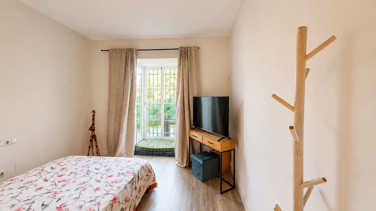 3 sovrum Lägenhet att hyra i Guadalmina med pool - 2 200 € (Ref: 9949973)