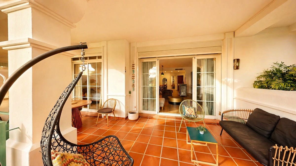 3 sovrum Lägenhet att hyra i Guadalmina med pool - 2 200 € (Ref: 9949973)