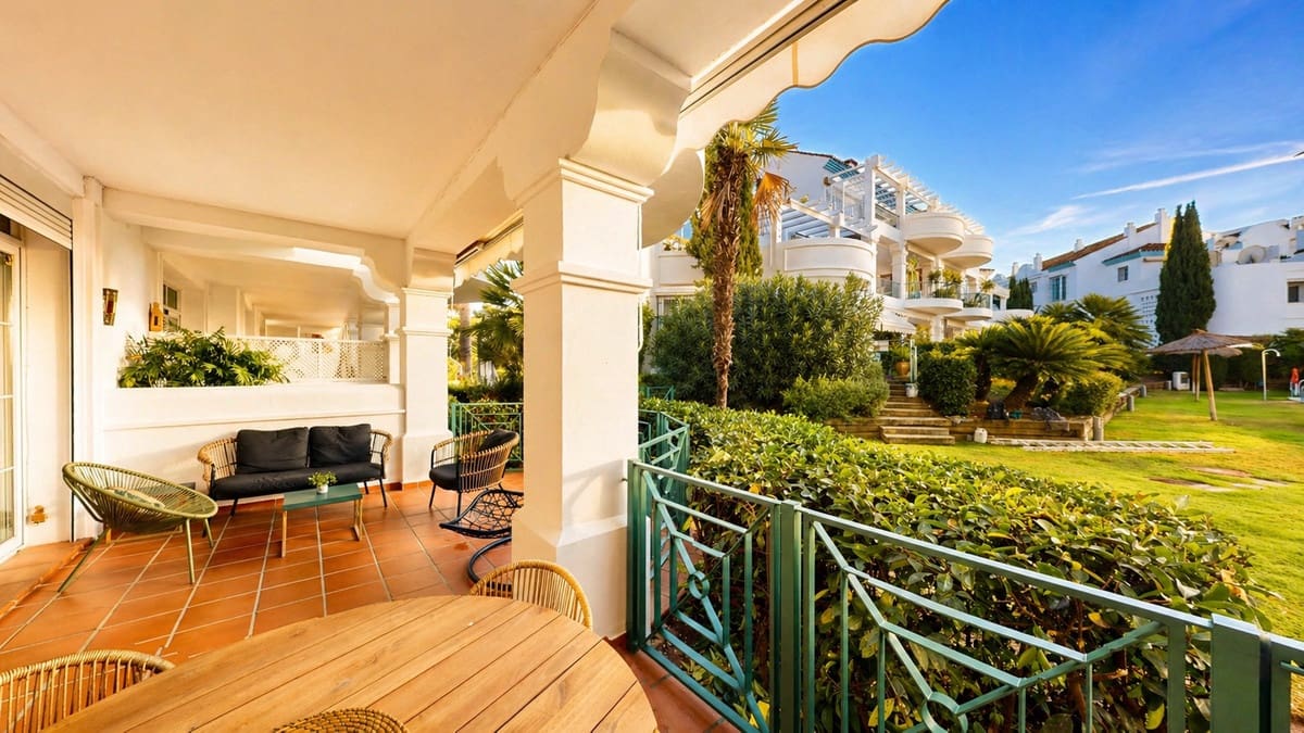 3 sovrum Lägenhet att hyra i Guadalmina med pool - 2 200 € (Ref: 9949973)