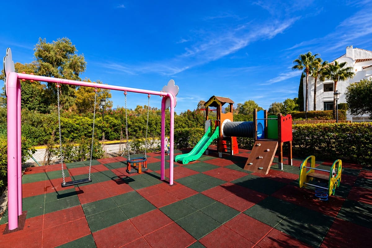 3 sovrum Lägenhet att hyra i Guadalmina med pool - 2 200 € (Ref: 9949973)